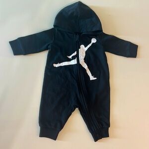 Air Jordan 0-3 Month Baby Zip Up Onesie, 56-62 cm